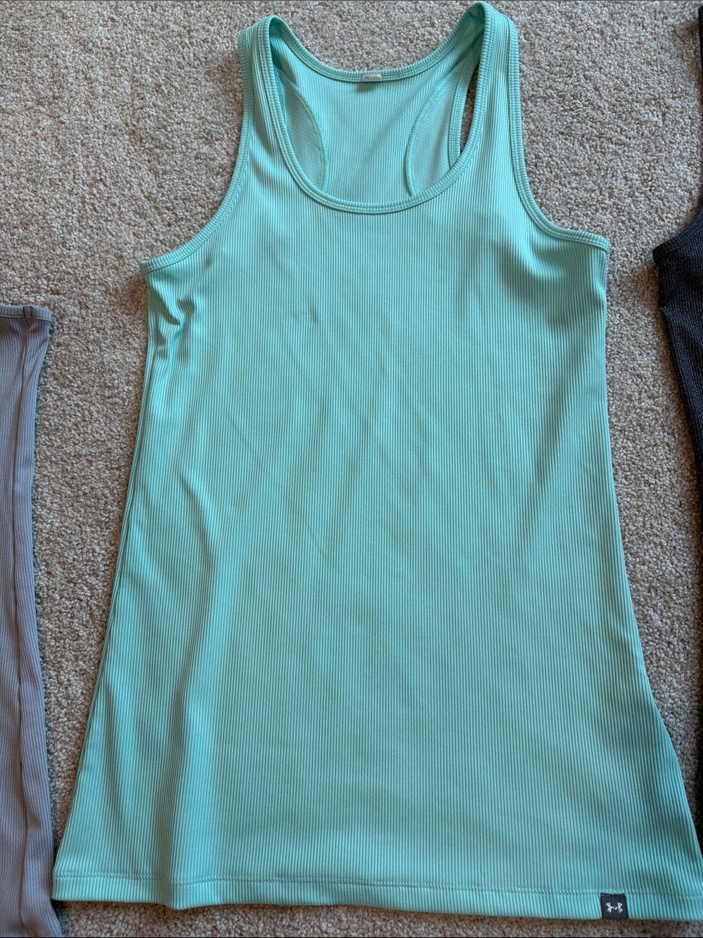 3 Under Armour Active Tank Tops - Picture 7 of 15